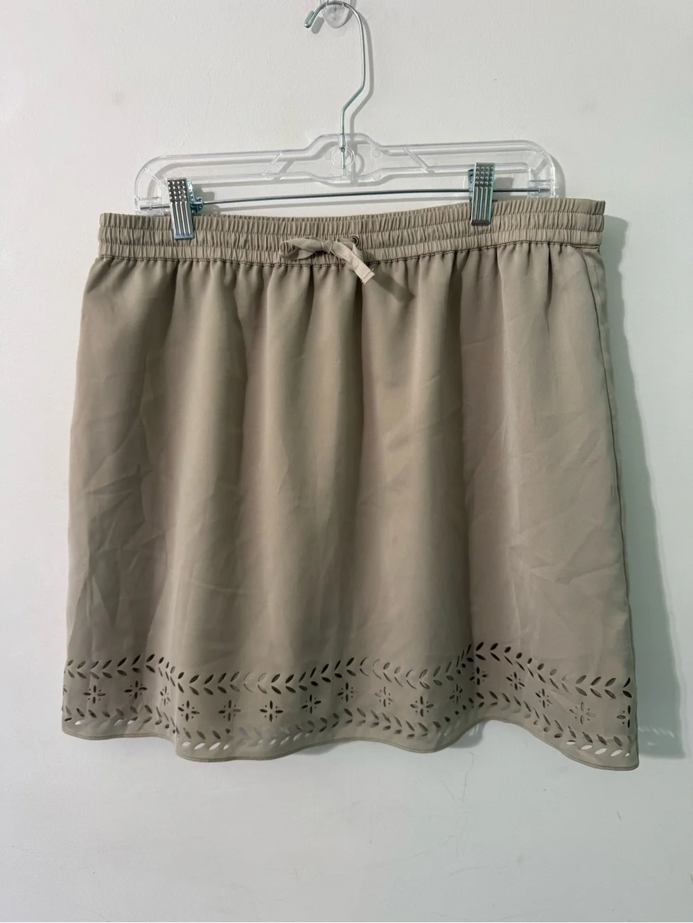 J. Crew Women's Laser-Cut Hem Elastic Waist Skirt Taupe tan lightweight size 12